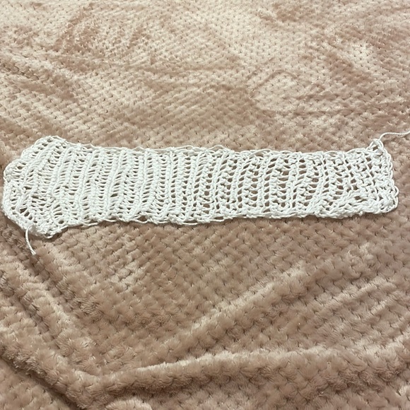 Hand-crocheted white scarf - Picture 1 of 3